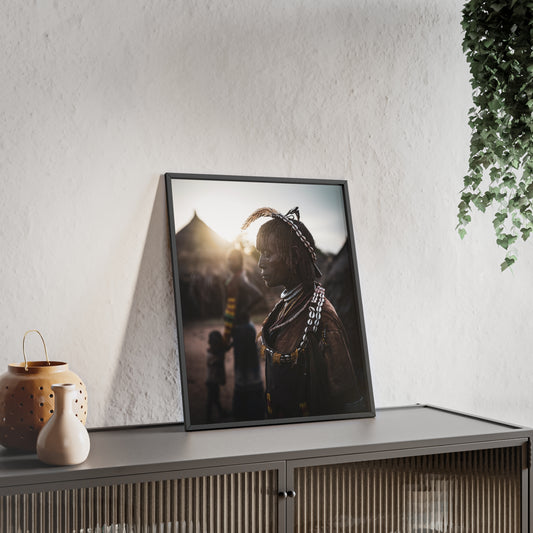 Hamer Village Chief - Äthiopien, Druck mit Holzrahmen, Wanddekoration für Zuhause