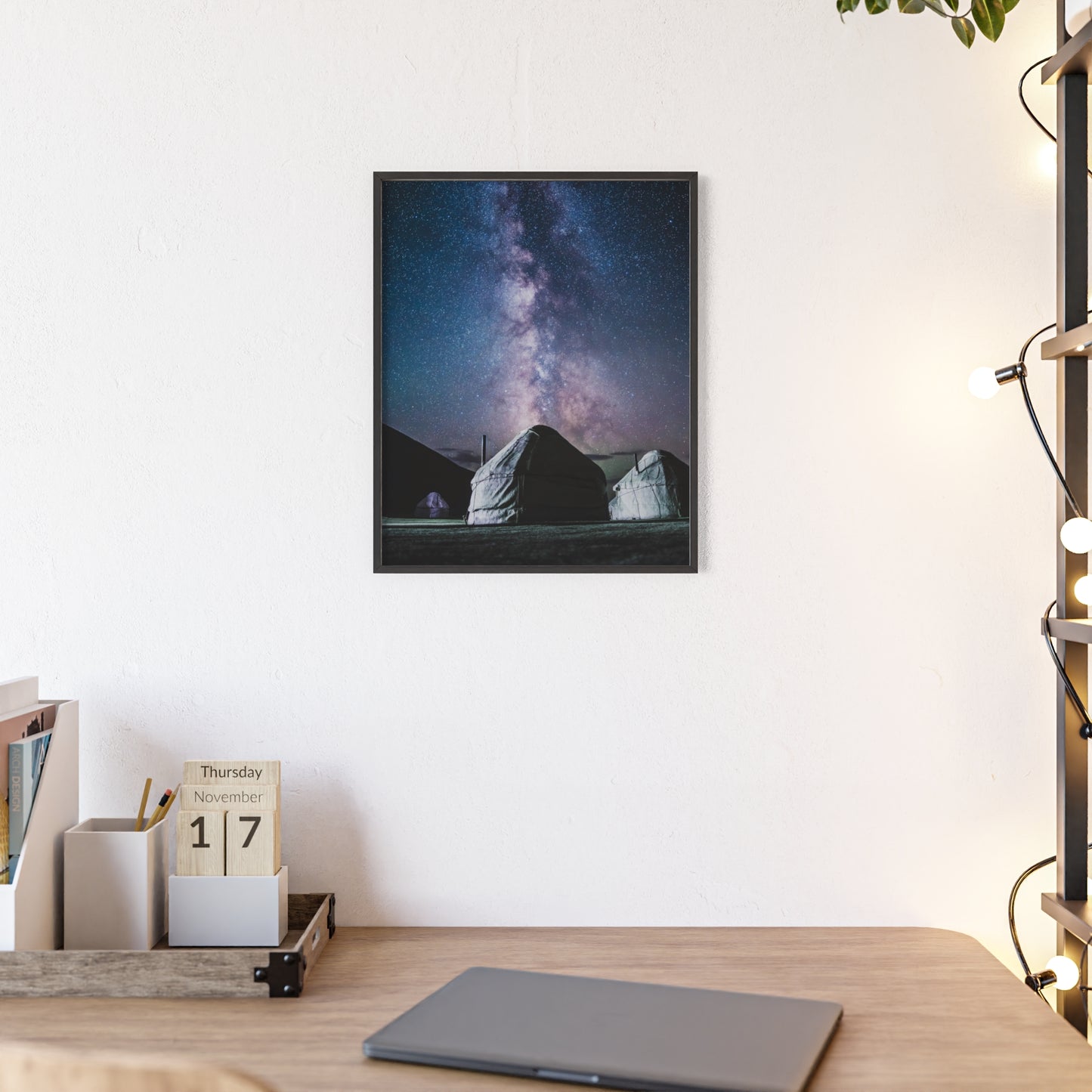 Nomadic Stargazing – Kirgistan – Druck mit Holzrahmen, Wanddekoration für Zuhause