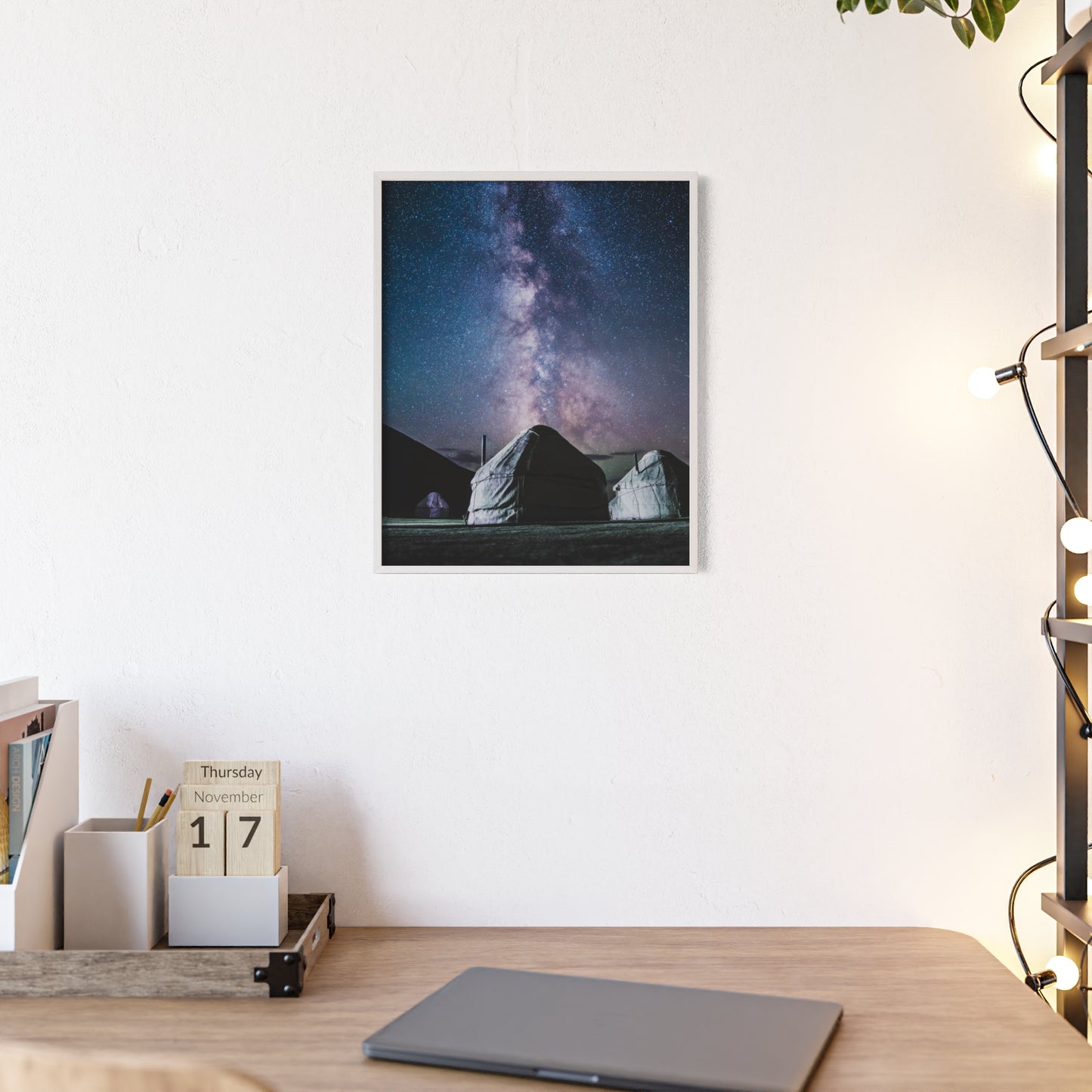 Nomadic Stargazing – Kirgistan – Druck mit Holzrahmen, Wanddekoration für Zuhause