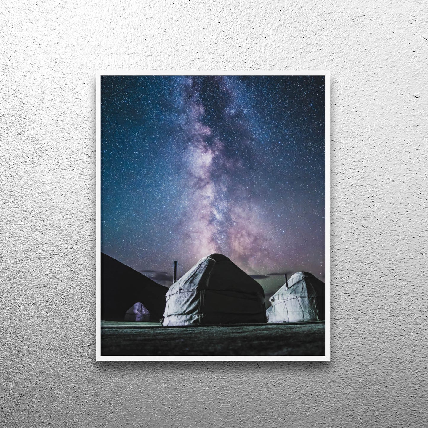 Nomadic Stargazing – Kirgistan – Druck mit Holzrahmen, Wanddekoration für Zuhause