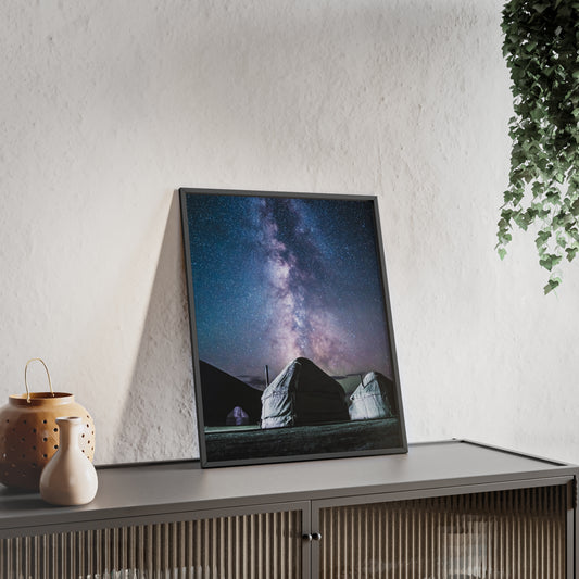 Nomadic Stargazing – Kirgistan – Druck mit Holzrahmen, Wanddekoration für Zuhause