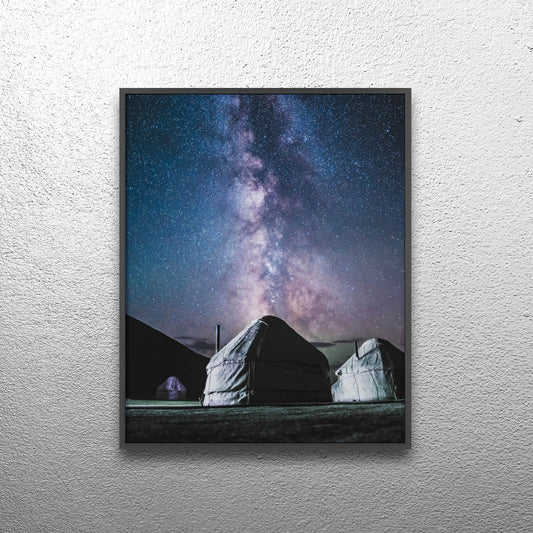 Nomadic Stargazing – Kirgistan – Druck mit Holzrahmen, Wanddekoration für Zuhause